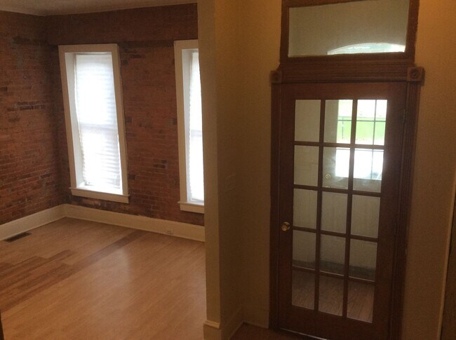 Foto del edificio - Renovated and Spacious 4 Bedroom 1.5 Bath ...