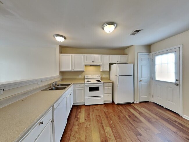 Foto del edificio - 7115 Henderson Valley Ln