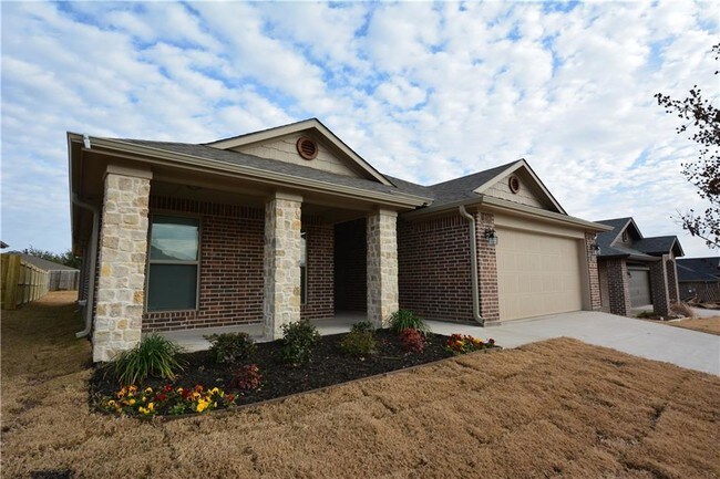 Building Photo - 3415 Ballam St