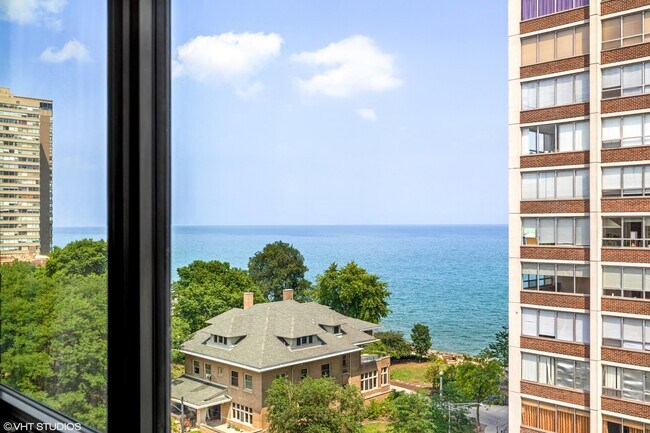 Building Photo - 6166 N Sheridan Rd Unit 8G