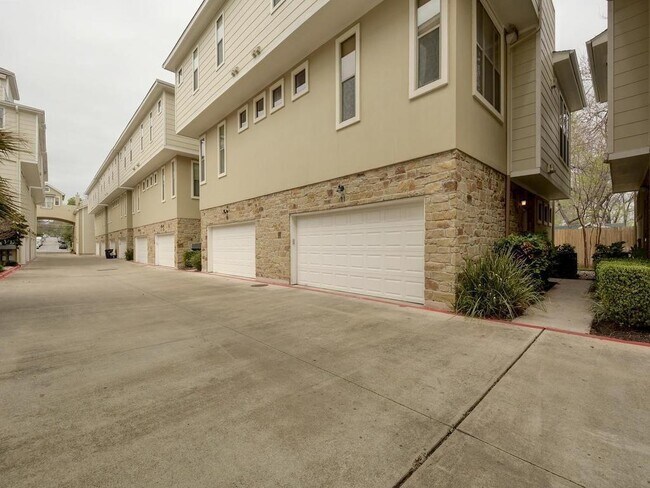 Foto del edificio - 1115 Kinney Ave