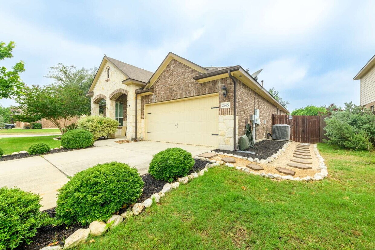 Foto principal - Spacious 4BR/2BA Energy Star Certified Hom...