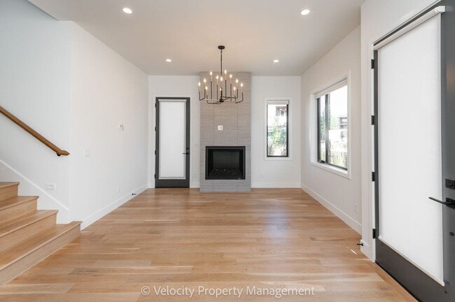 Building Photo - M713