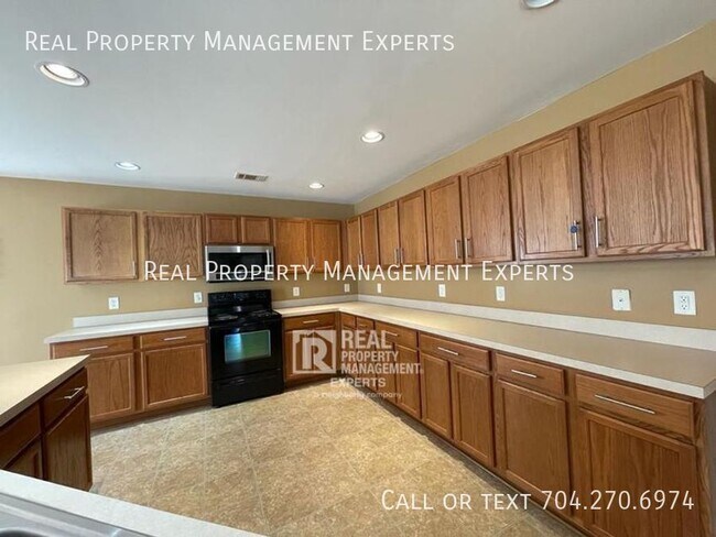 Foto del edificio - 15750 Normans Landing Dr