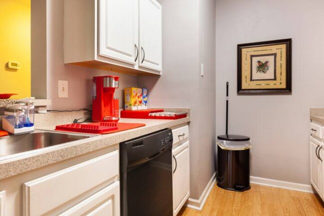 Foto del edificio - 2700 Pine Tree Rd NE