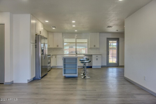 Building Photo - 17271 N Paradise Park Dr