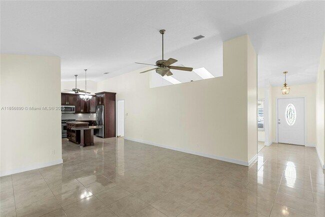 Foto del edificio - 15800 Surrey Cir