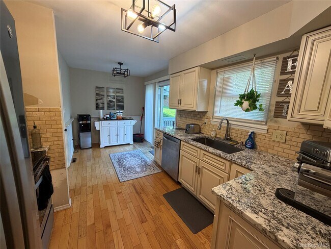 Foto del edificio - 23 Hawthorn Ct