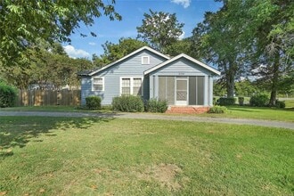 Building Photo - 2308 Cherokee Dr