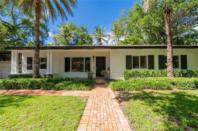 Foto del edificio - Mariposa Avenue, Coral Gables, FL 33146 - 3 BR 2 BA single-family home