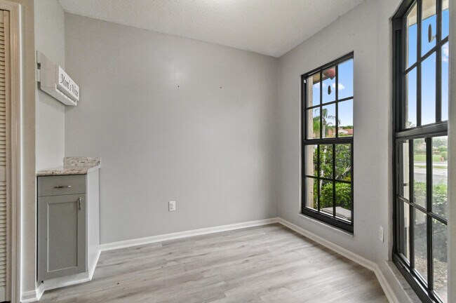 Building Photo - 10297 Hidden Springs Ct