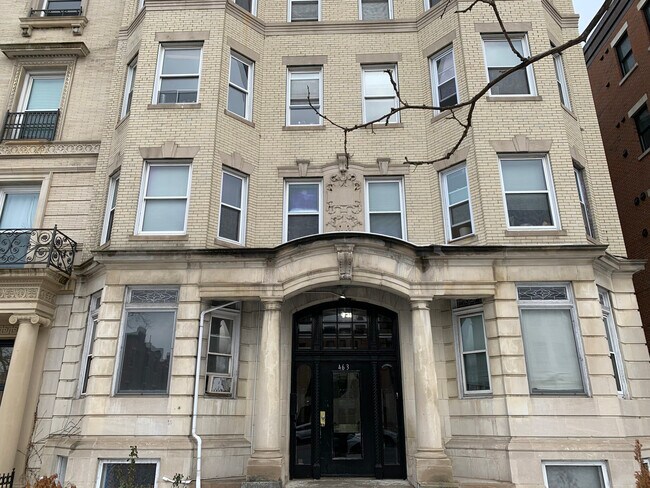 Building Photo - 463 Park Dr