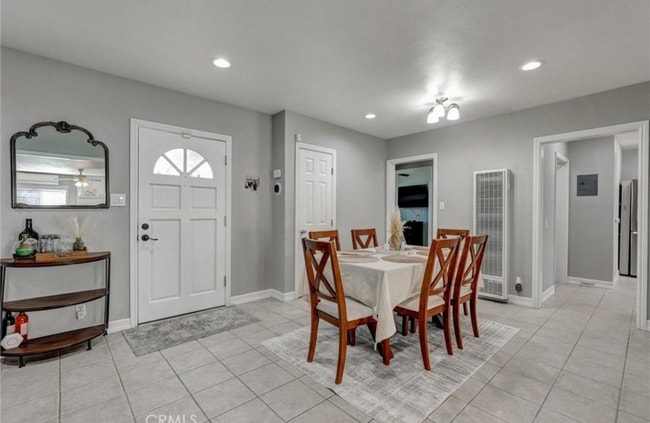 Building Photo - 10337 Garfield Ave