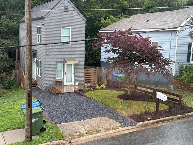 Building Photo - Room in House on Bowen Ave SE