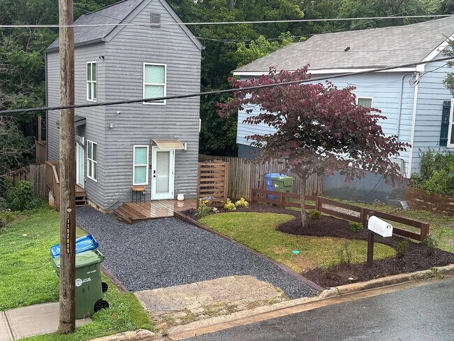 Foto del edificio - Room in House on Bowen Ave SE