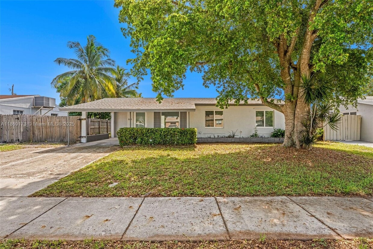 Foto principal - 1390 SW 50th Ave