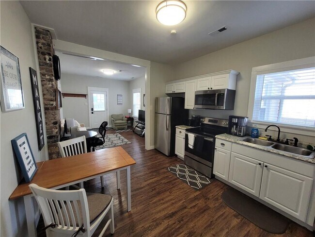 Foto del edificio - 11 Rodman Rd