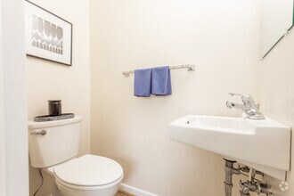 2BR, 1.5 BA 1,024sqft - Meadowbrook Apartments