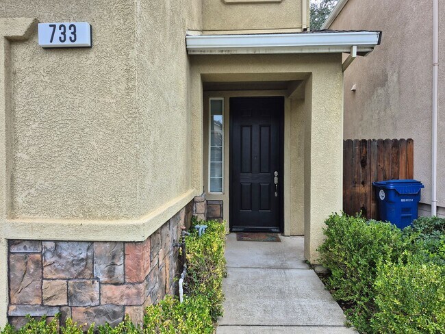Foto del edificio - Beautiful 3 bedroom 2.5 bath in Folsom