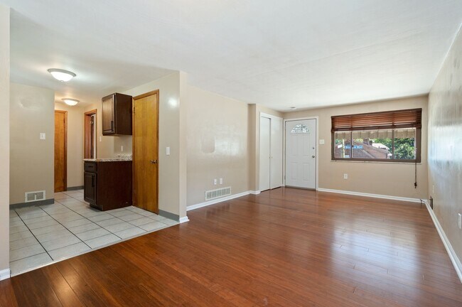 Foto del edificio - Gorgeous 2 bedroom home in Brookline avail...