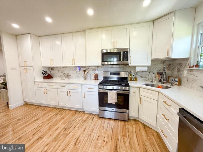 Foto del edificio - 3300 Johns Ct