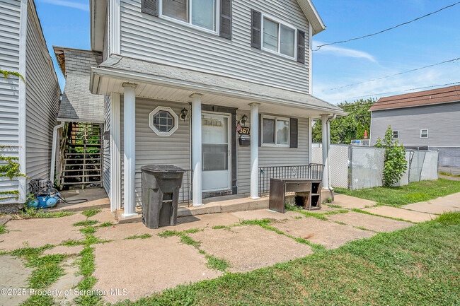 Building Photo - 367 N Bromley Ave