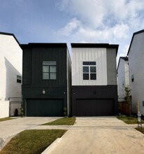 Building Photo - 6733 Peerless St