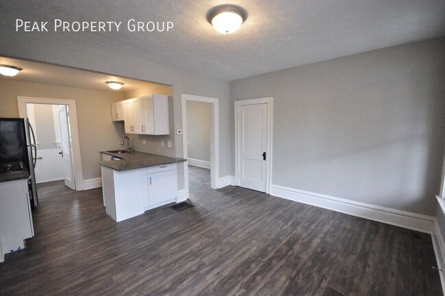 Building Photo - Available Now! 1 Bedroom Apartment Located...