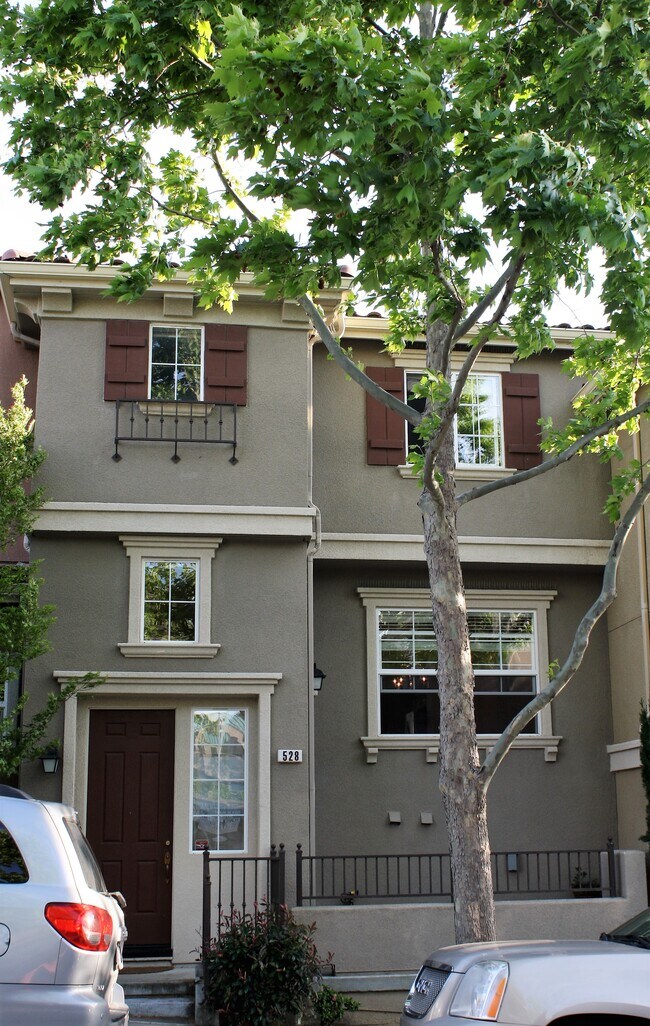 Building Photo - 528 Adeline Ave