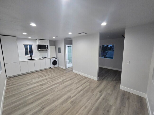 Foto del edificio - Beautiful new ADU for lease