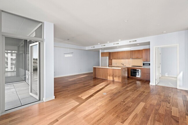 Building Photo - Gorgeous 9th floor Condo in South Waterfro...