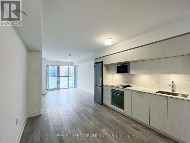 Photo du bâtiment - 575-1575 Bloor St E