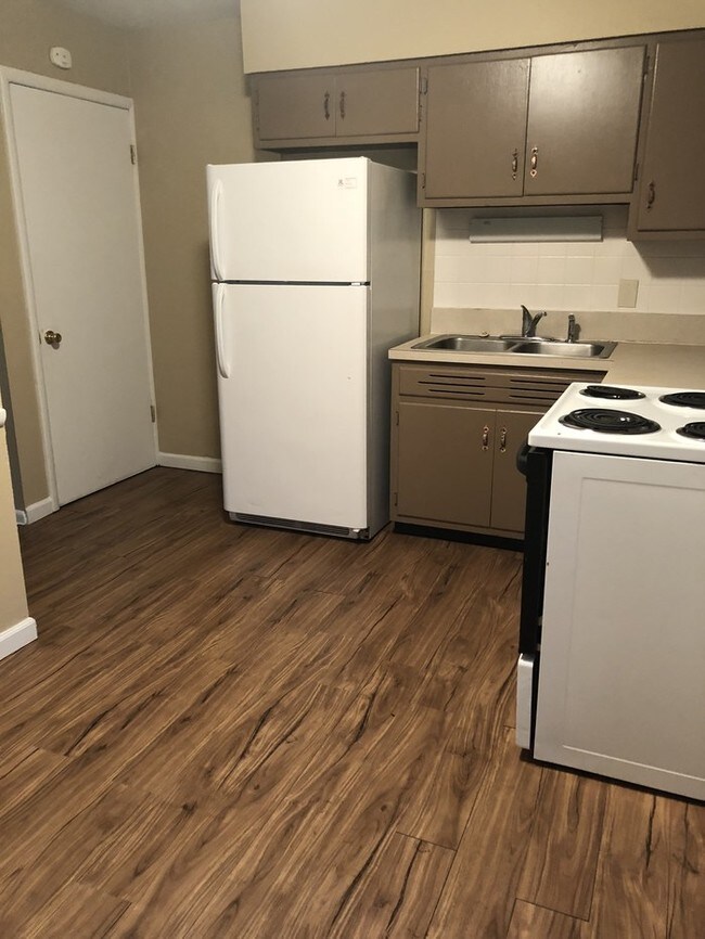 Foto del edificio - 869 N Meadows Ct