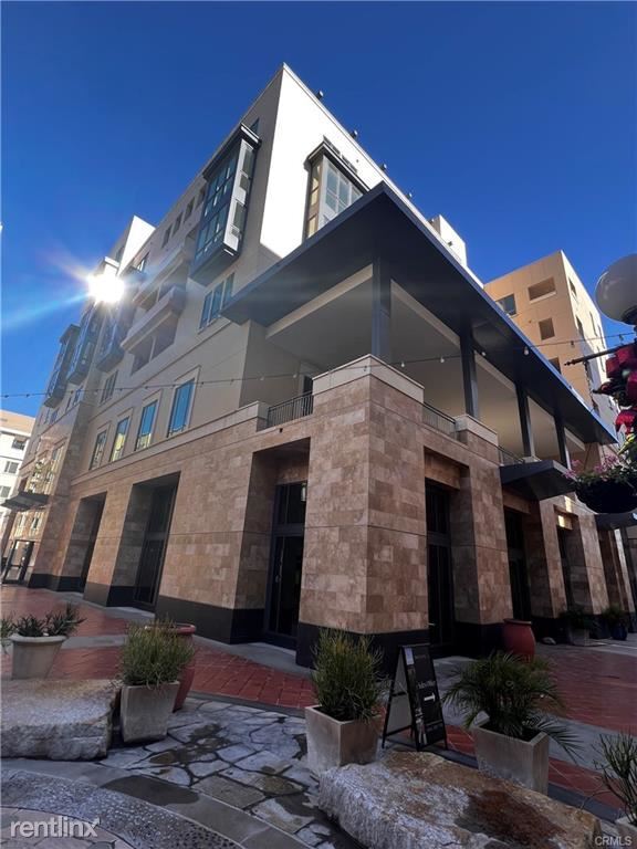 Foto del edificio - 1 br, 1 bath Condo - 39 S Los Robles Ave #...