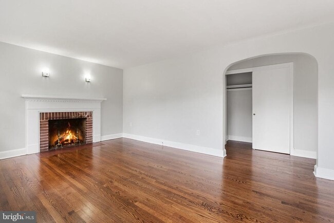 Building Photo - 509 W Cork St
