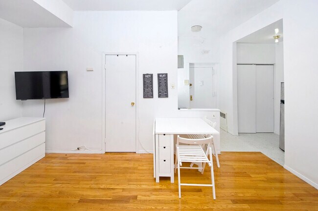 Foto del edificio - 335 E 94th St