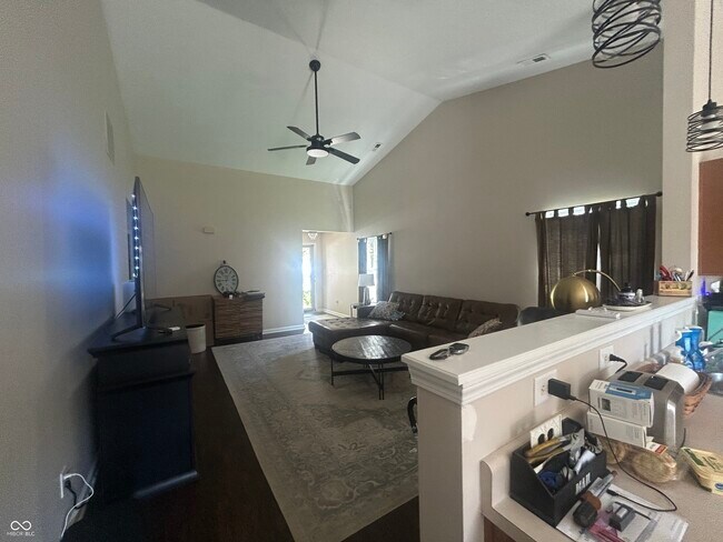 Foto del edificio - 720 Bluff Creek Dr