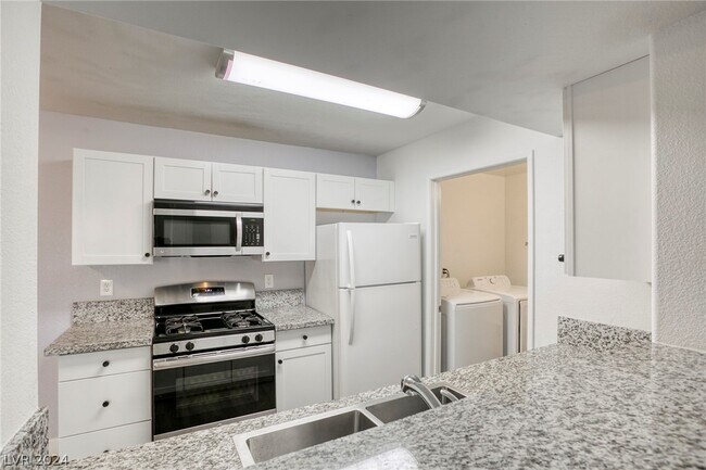 Building Photo - 7885 W Flamingo Rd