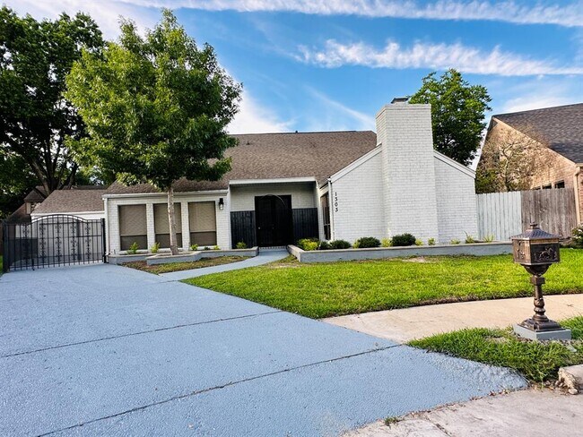 Building Photo - 1303 Ambergate Dr
