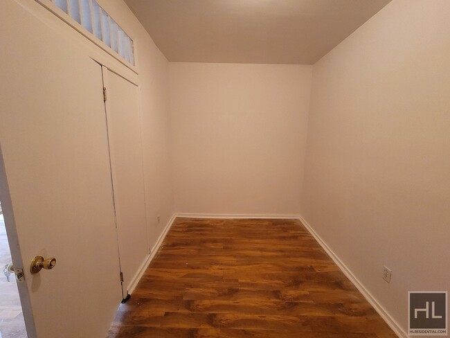 Building Photo - Large Studio Apartment in East Flatbush