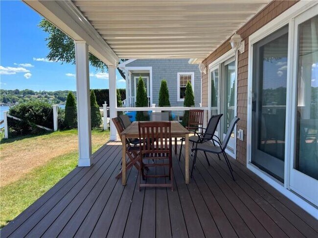 Foto del edificio - 3 bedroom in Portsmouth RI 02871