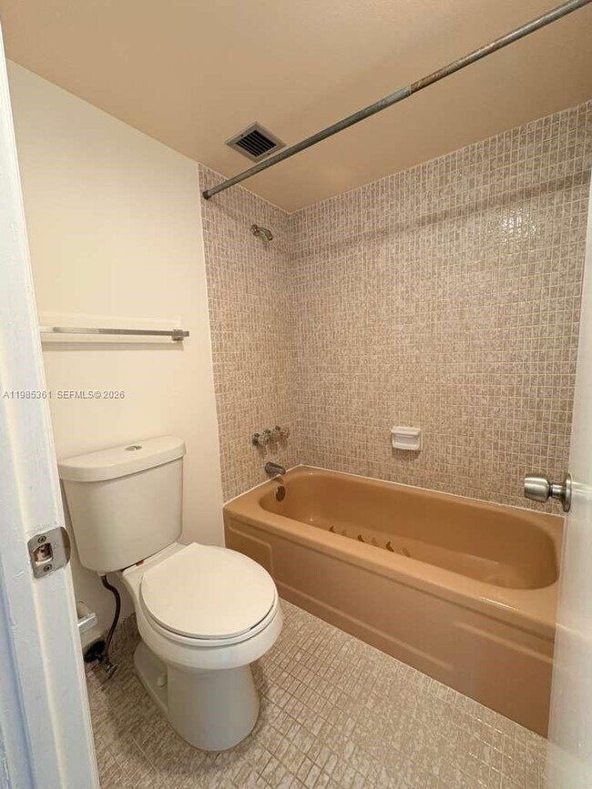 Foto del edificio - 7051 Environ Blvd