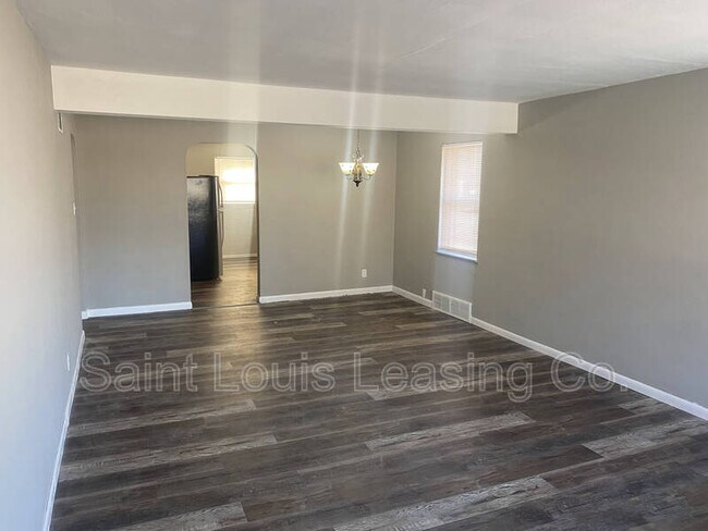 Foto del edificio - 9012 Bessemer Ave