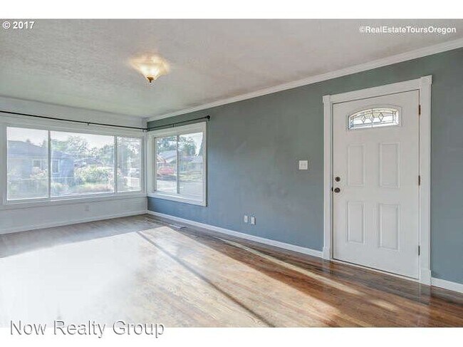 Building Photo - 2 br, 1 bath House - 10006 SE Yukon Street
