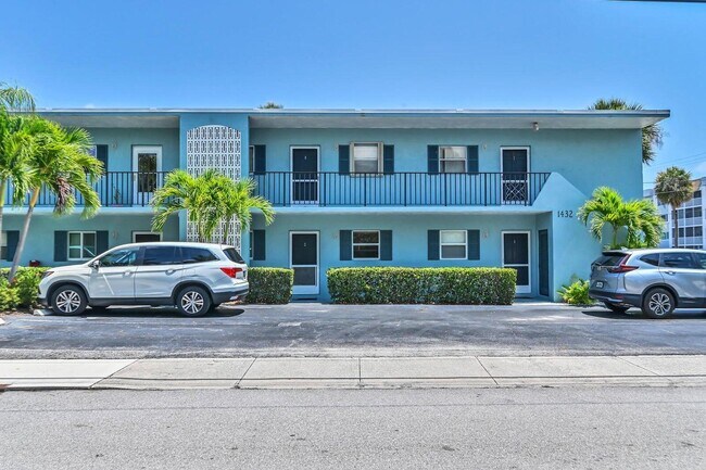 Building Photo - 1432 S Lakeside Dr