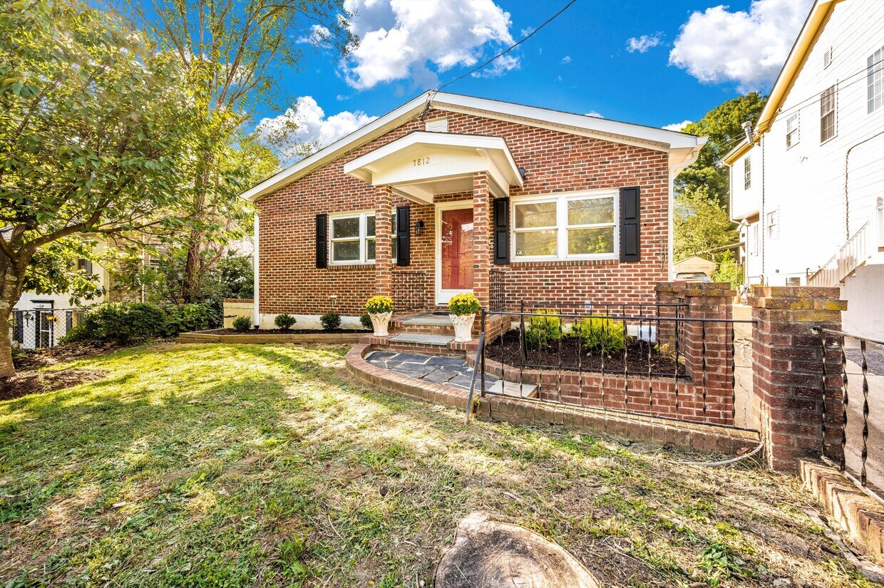 Front Exterior - 7812 Piney Branch Rd