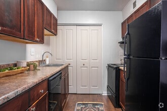2BD, 2BA - 1,030SF - Dwell @ 750