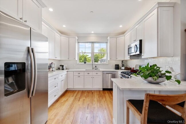 Foto del edificio - 545 E Fulton St