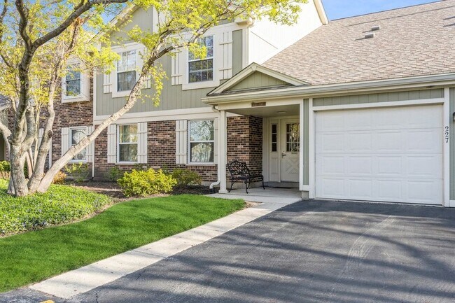 Building Photo - 227 Blossom Ct