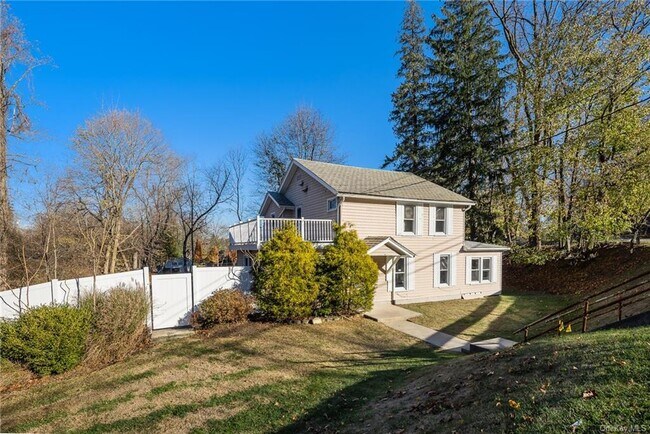 Building Photo - 122 Rosman Rd
